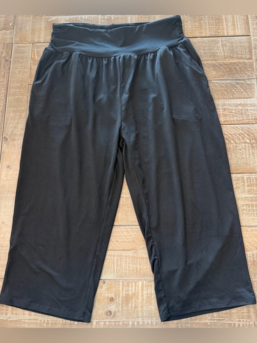 UE Black Capris Wide-Leg Pull-On Pants